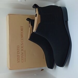 NWB Vivaia Square Toe Water Repellent Ankle Boots Black Sz 41.5M
